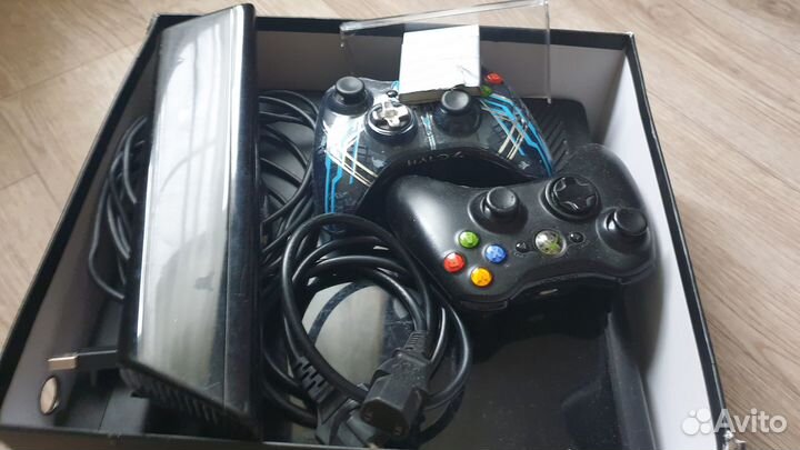 Xbox 360E Freeboot (чипованая) + Кинект, джостики
