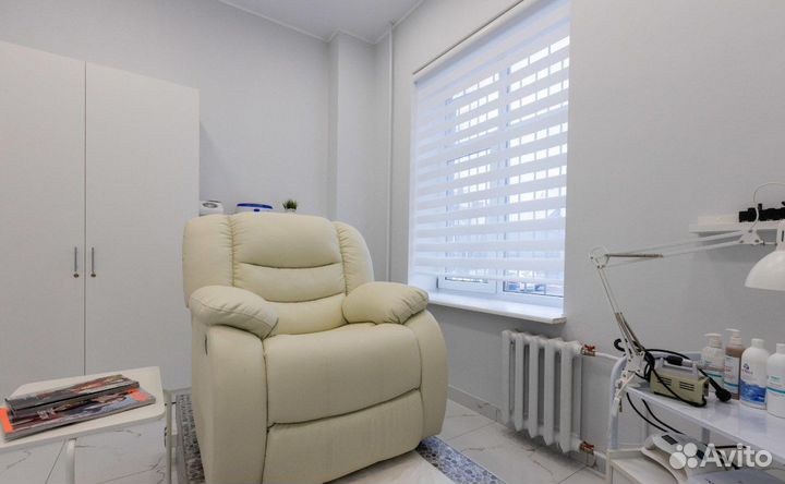 Кресло со стойкой бу