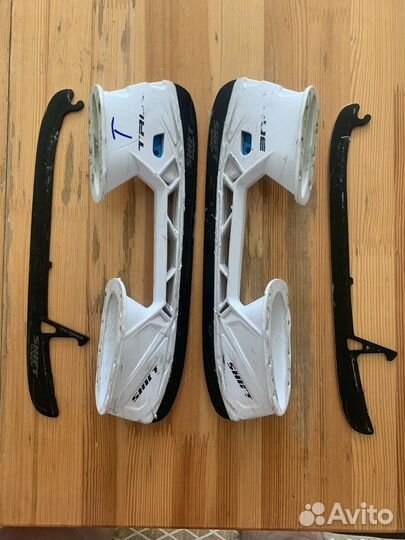 Коньки True,стаканы с лезвиями размер 272