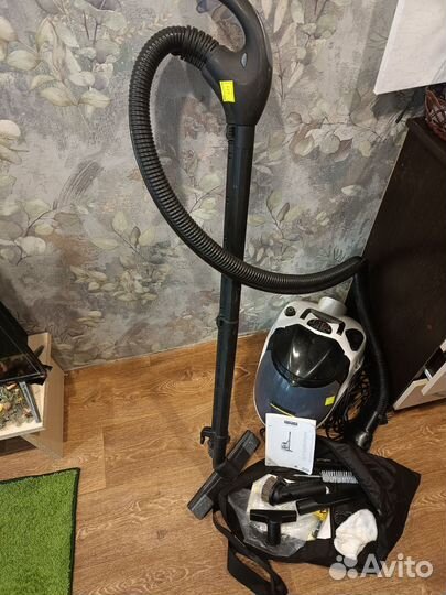 Паровой пылесос Karcher SV7