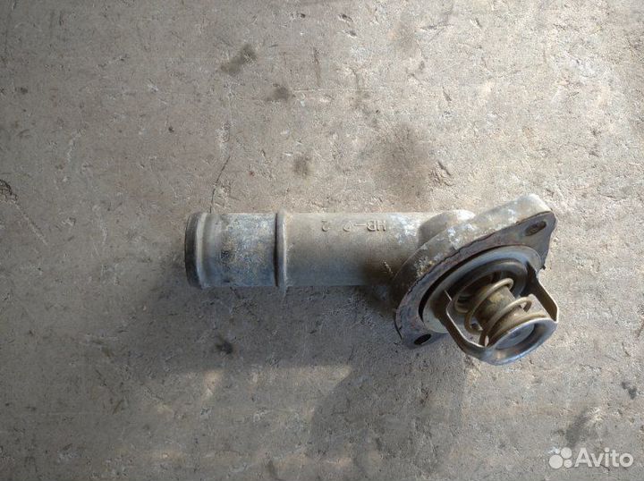 Крышка корпуса термостата, с термостатом. Kia