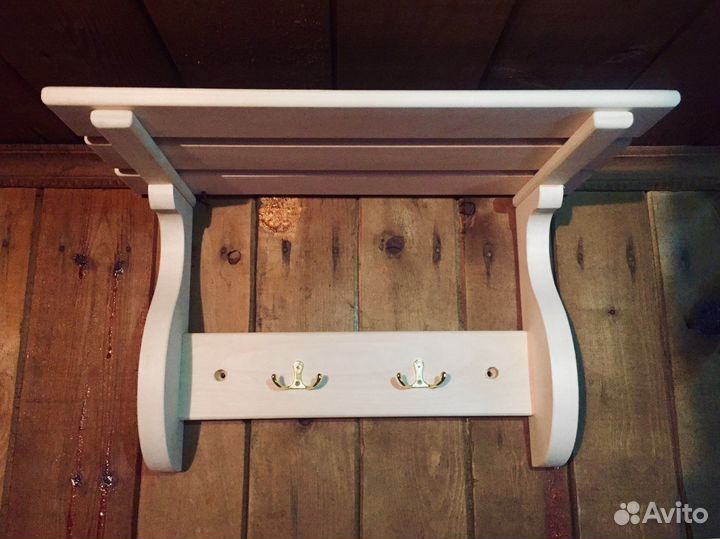 Вешалка с полочкой