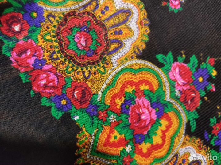 Платок шерстяной, ткань шерстяная с принтом