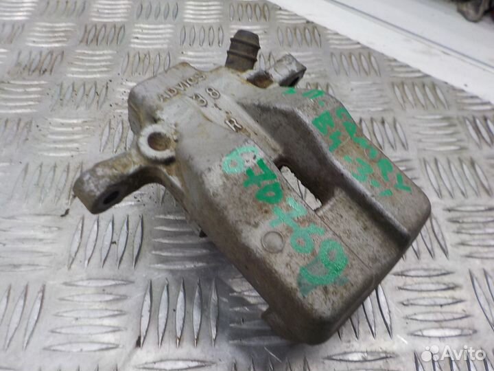 Суппорт тормозной задний правый Toyota Camry 2006