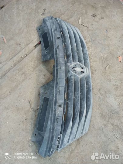 Решётка радиатора renault logan