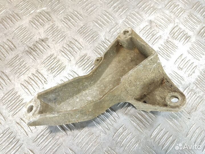 Кронштейн кпп Audi A4 b5 B5