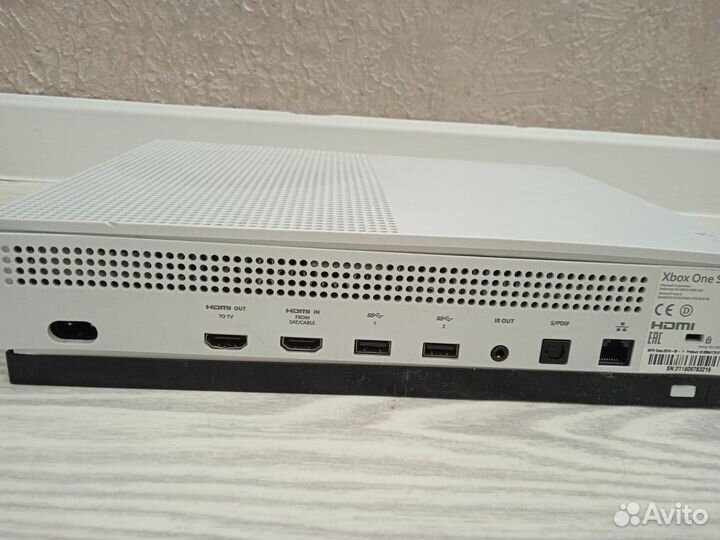 Xbox One s 2 геймпада 1tb