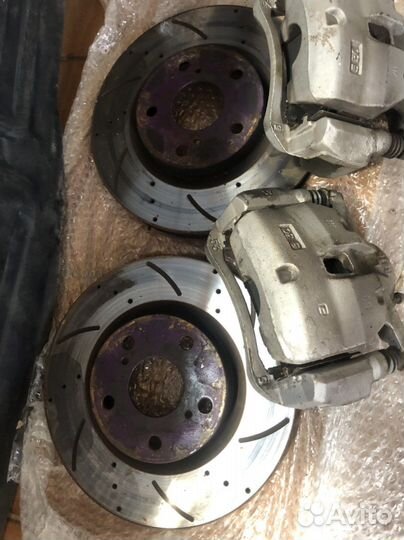 Тормозные диски и супорта в комплекте