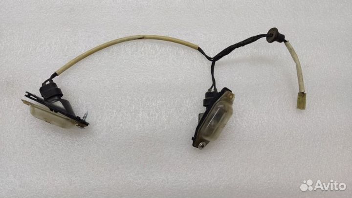 Плафон подсветки номера Toyota Land Cruiser Prado