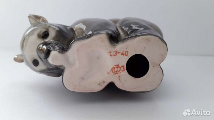 Фарфоровая статуэтка 