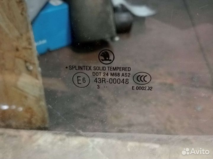 Стекло двери Skoda Octavia A5