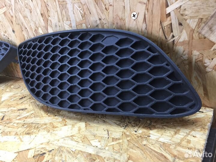 Решетки накладки бампера 2 шт Opel Zafira B