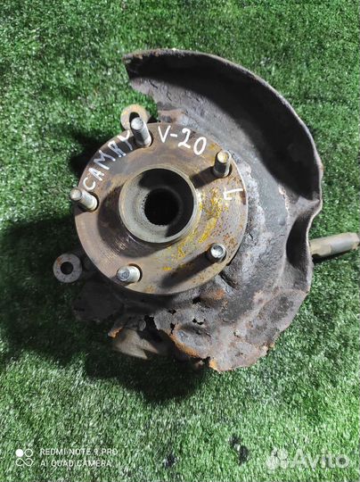 Левый поворотный кулак Toyota Camry V20