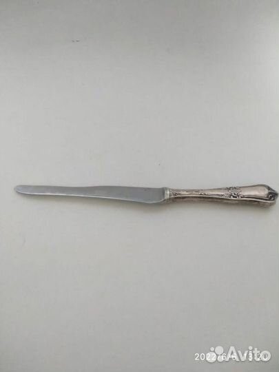 Нож с серебряной ручкой