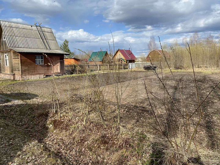 Дача 15 м² на участке 8 сот.