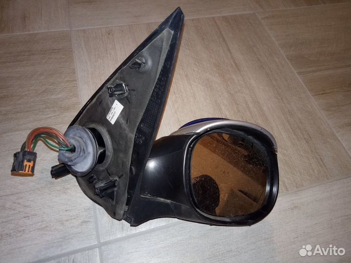 Зеркало правое с электроприводом, на Пежо 206