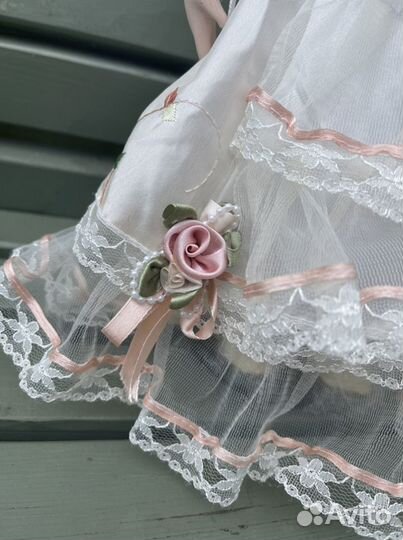 Кукла фарфоровая