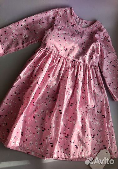 Красивое новое платье с цветами на девочку 110