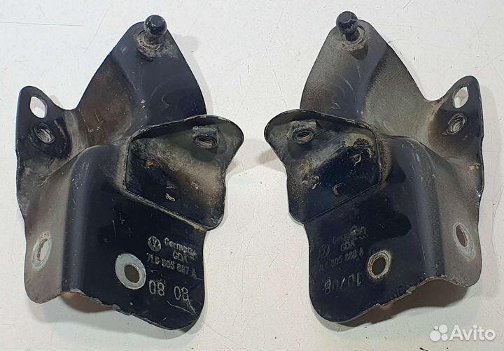 Кронштейн амортизатора капота VW Touareg GP