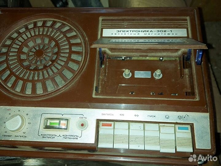 Кассетный магнитофон электроника