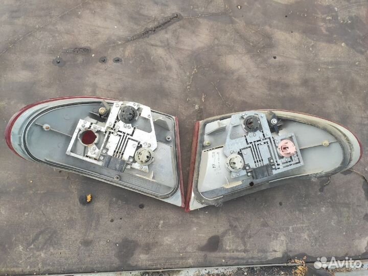 Фонарь задний наружный Mercedes Benz W210