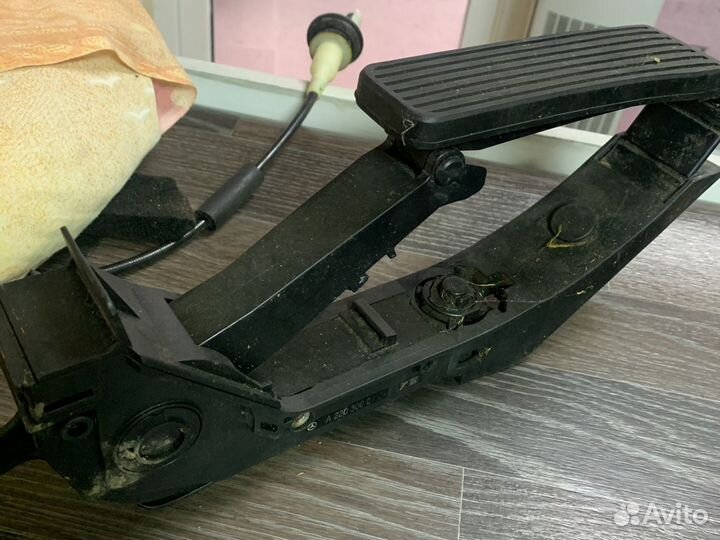 Педаль газа Mercedes 220
