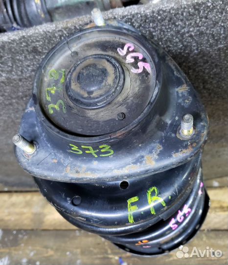 Стойка передняя левая subaru forester 2002-2007