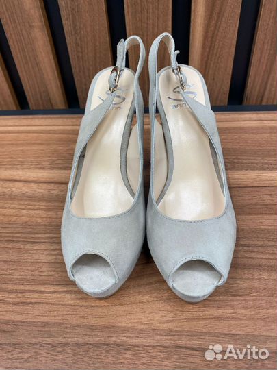 Босоножки женские