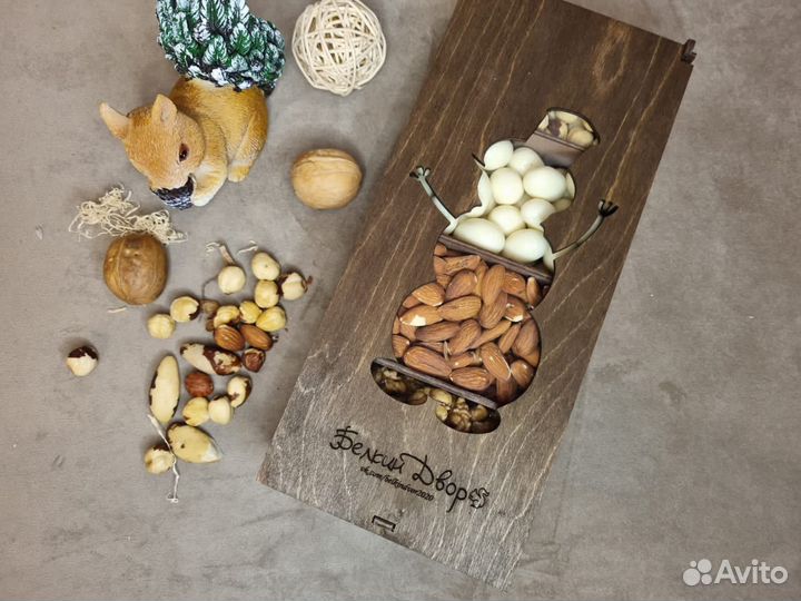 Подарочный набор с орехами, сухофруктом