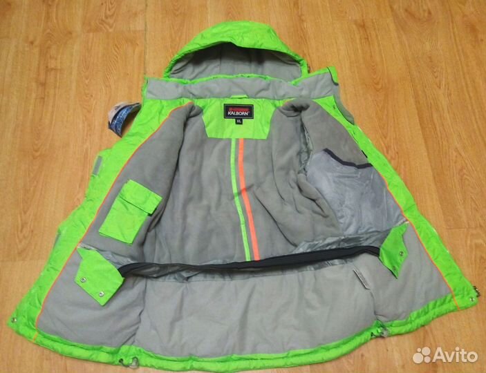 Новая горнолыжная женская куртка