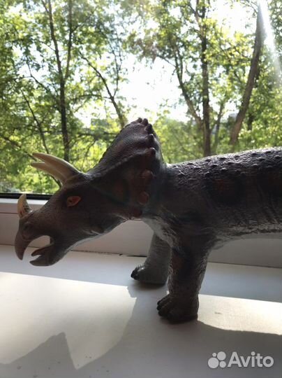 Игрушка динозавр