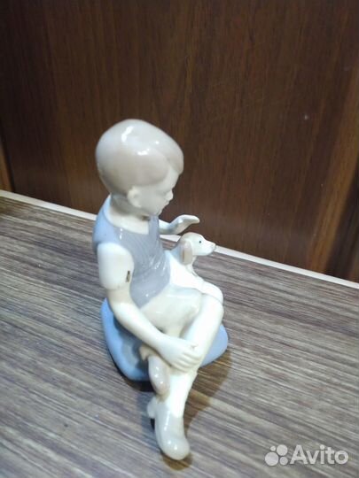 Статуэтка фарфор Мальчик с собакой Германия