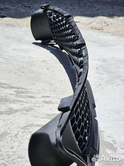 Решетка радиатора нижняя Lexus IS 250