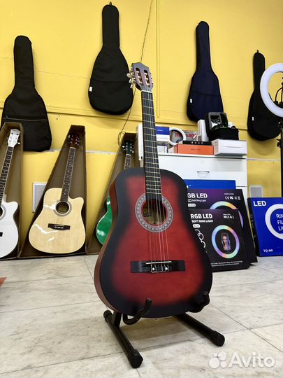 Классическая гитара Belucci красная