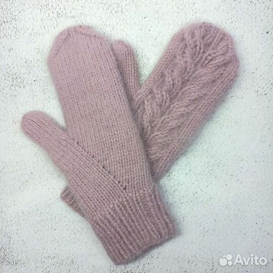 Комплект из пуха норки шапка бини и варежки