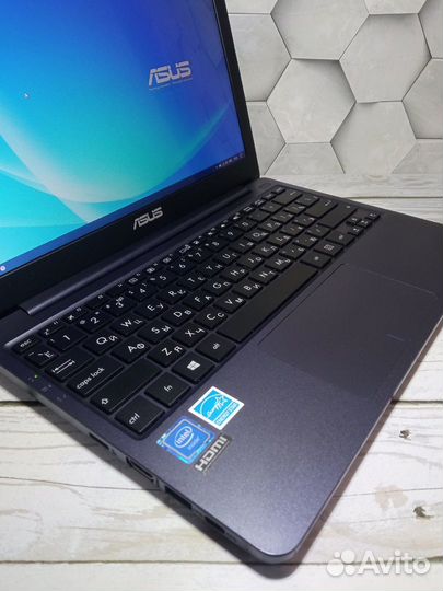 Нетбук Asus E203M