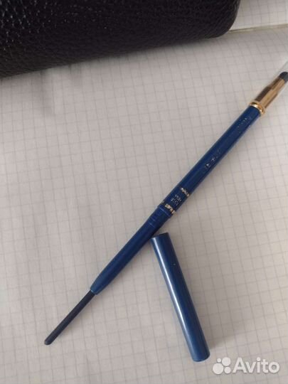 Rare Beauty, Eveline, Vivienne sabo