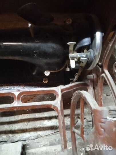 Швейная машинка зингер