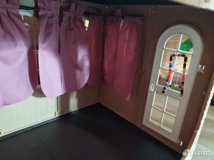 Кукольный домик с мебелью