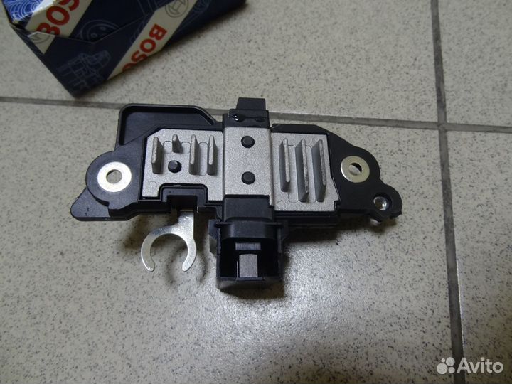 Регулятор генератора Логан Сандеро Кангу Клио