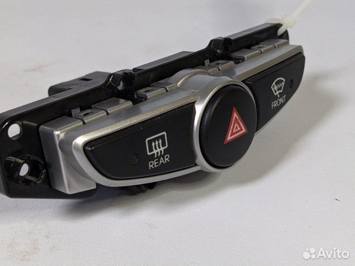 Кнопка аварийной сигнализации Hyundai Solaris