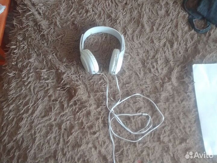 Проводные наушники
