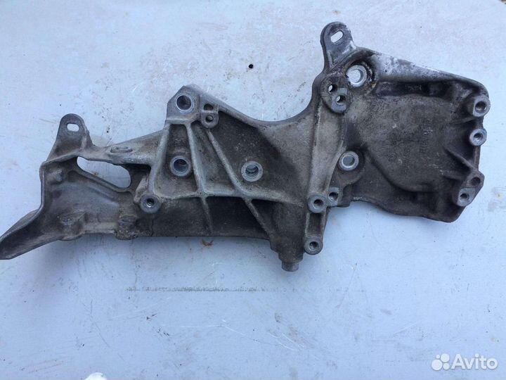 Кронштейн генератора Логан