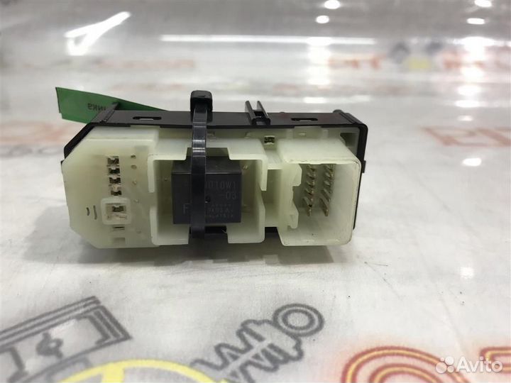 Кнопка стеклоподъемника Toyota Ipsum ACM20 2001