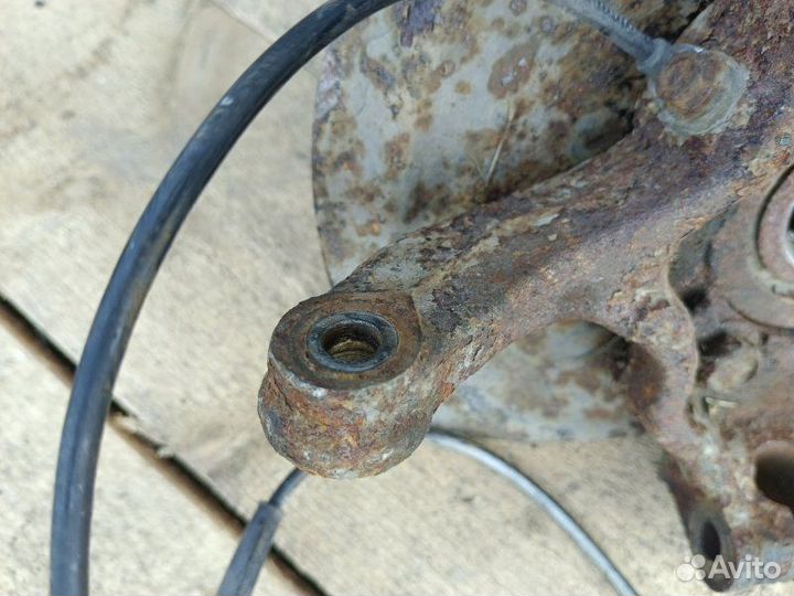 Кулак поворотный передний левый Nissan X-Trail T31