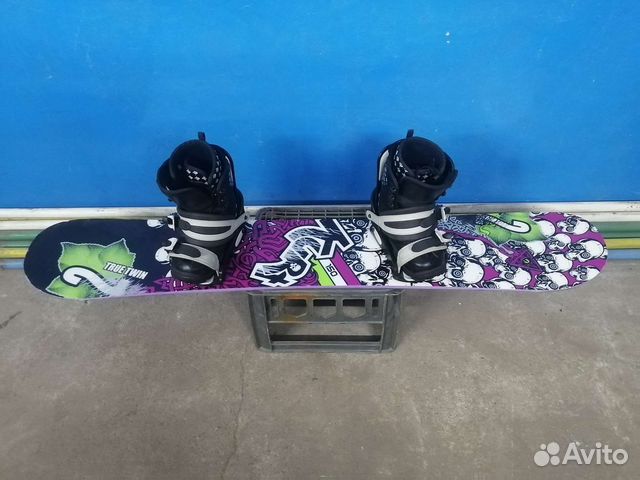 Сноуборд с креплениями и ботинками (комплект)