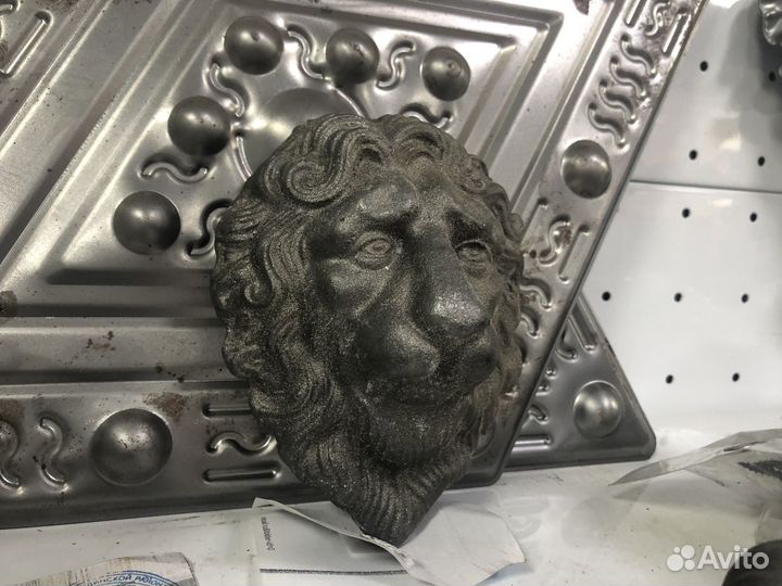 Декор на забор, лев чугунный