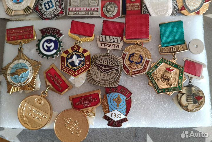 Значки СССР отличники