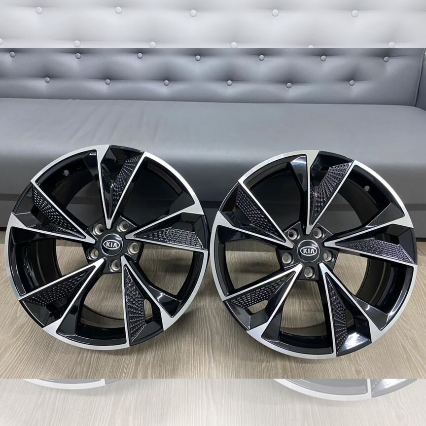 Литые диски Blitz 8×R18 5×114.3