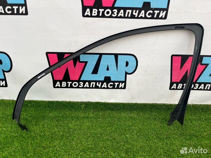 Накладка двери передней левой Chevrolet Trax рест